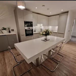  Apartment Modern Apartment, Sleeps 6, Centre