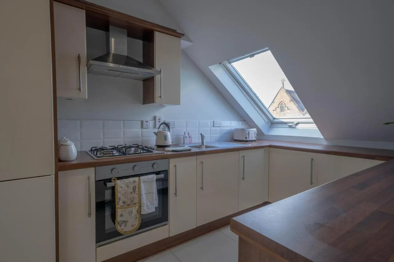 Three Bed Apartment Sleeps 5 In Botanic Belfast