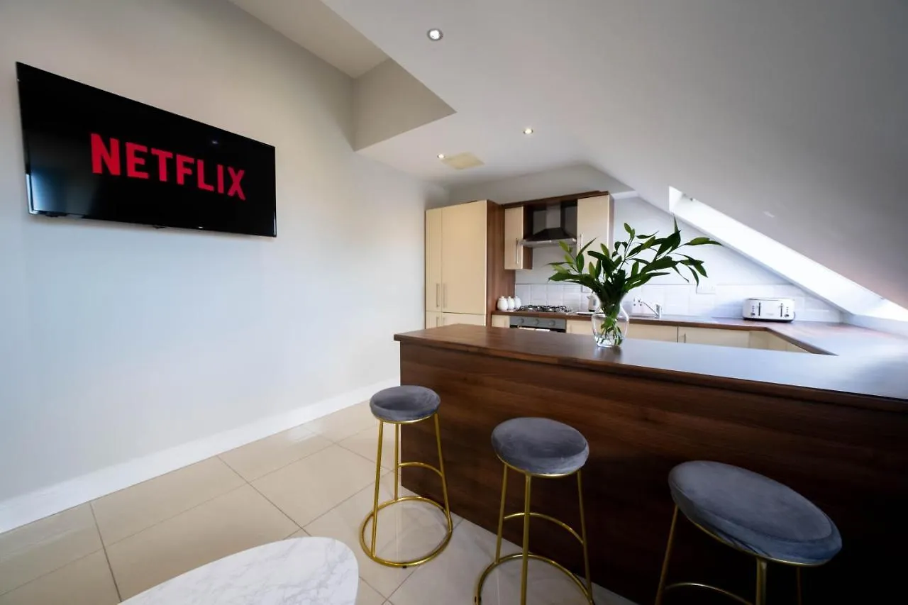 Three Bed Apartment Sleeps 5 In Botanic Belfast